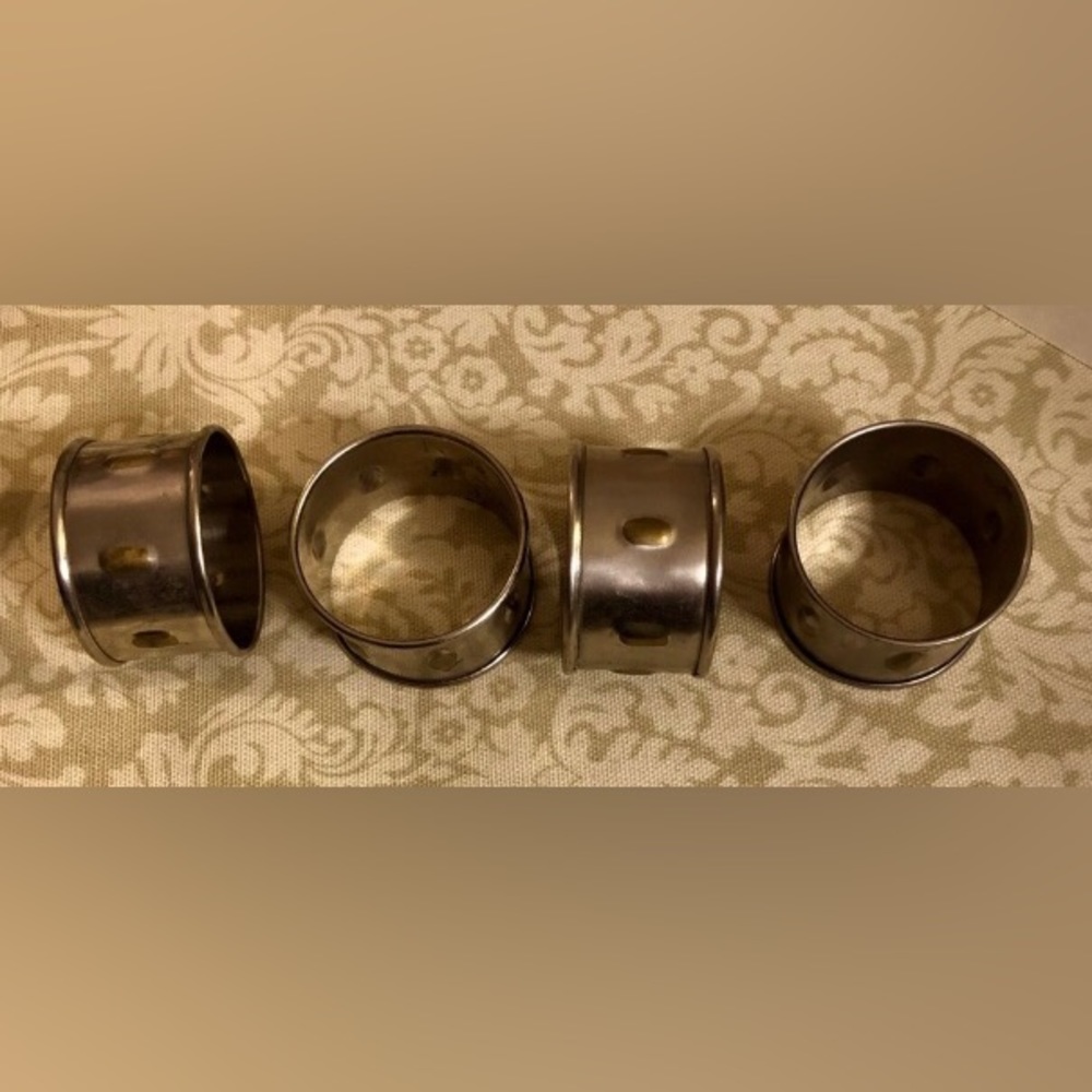 Napkin Rings | hammered silver | Set of 4 | Pre-Owned Condition